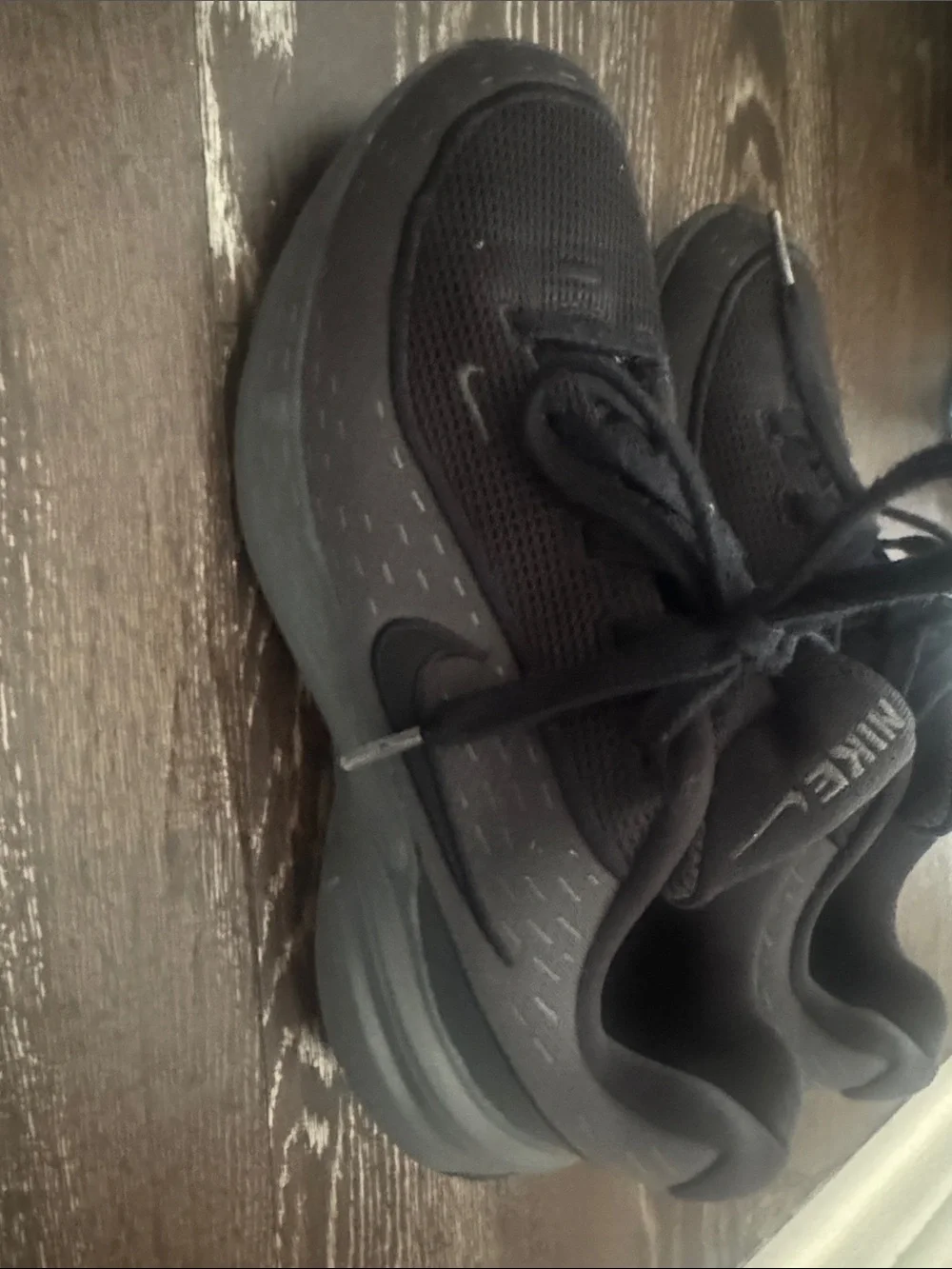 Nike Men’s Black Low-Profile Athletic Sneakers
